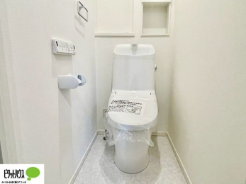 �g�C���@�{�H��ʐ^�F1�E2�K�E�H�V�����b�g�g�C�������B