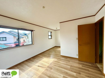 �Q���@�傫�ȑ����疾�邢�z�˂�������܂��B