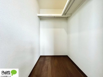 ���[�@�E�H�[�N�C���N���[�[�b�g�͂��m�������[����̂͂������A���s�o�b�N�Ȃǂ̑傫�ȉו������[���Ă����̂ɂ��֗��ł��B