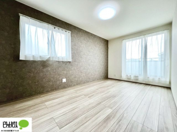 �Q���@����̏I���ɕv�w�ł������߂������Q���B�L���ɂ�Ƃ肪����A�Ƒ��̋C�z�������Ȃ������������x�߂���S�̃v���C�x�[�g��Ԃł��B