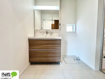 ���ʑ�E���ʏ��@�{�H��ʐ^�@�O�ʋ��̗���A�V���N���ȂǑ������[��������A�L�X�Ƃ������ʉ��ϑ�ł��B