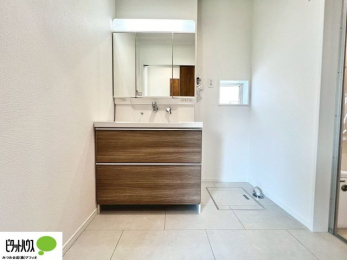 ���ʑ�E���ʏ��@�{�H��ʐ^�@�O�ʋ��̗���A�V���N���ȂǑ������[��������A�L�X�Ƃ������ʉ��ϑ�ł��B