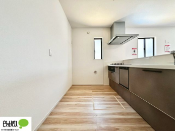 �L�b�`���@�V�z�Ȃ�ł͂̃s�J�s�J�̃L�b�`���͖����̂��������y�������Ă���܂��ˁB