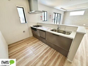 �L�b�`���@�Ƒ��Ƃ��b���Ȃ���y���������ł���J�E���^�[�L�b�`���B�Ǝ��̎��Z�ɂȂ�H��@���W�������B