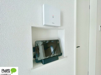 ���̑��@�{�H��ʐ^�@������Ԃ����S��TV���j�^�[�t���C���^�[�z��