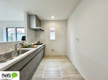 �L�b�`���@�{�H��ʐ^�@�V�z�Ȃ�ł͂̃s�J�s�J�̃L�b�`���͖����̂��������y�������Ă���܂��ˁB