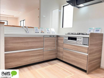 �L�b�`���@�{�H��ʐ^�@�V�z�Ȃ�ł͂̃s�J�s�J�̃L�b�`���͖����̂��������y�������Ă���܂��ˁB