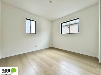 ���[�@2�ʍ̌��Ŗ��邭�A���ʂ��̗ǂ��������ł��B