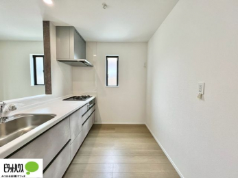 �L�b�`���@�V�z�Ȃ�ł͂̃s�J�s�J�̃L�b�`���͖����̂��������y�������Ă���܂��ˁB