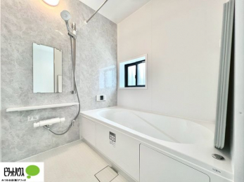 �����@�����̔�������Ă����o�X���[���͍L�X�������B�x���͂��q�l�ƈꏏ�ɗV�тȂ������܂��ˁB