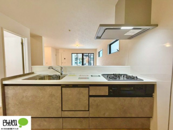 �L�b�`���@�{�H��ʐ^�@�V�z�Ȃ�ł͂̃s�J�s�J�̃L�b�`���͖����̂��������y�������Ă���܂��ˁB