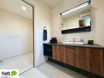 ���ʑ�E���ʏ��@�{�H��ʐ^�@�O�ʋ��̗���A�V���N���ȂǑ������[��������A�L�X�Ƃ������ʉ��ϑ�ł��B