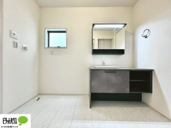 ���ʑ�E���ʏ��@�{�H��ʐ^�@�O�ʋ��̗���A�V���N���ȂǑ������[��������A�L�X�Ƃ������ʉ��ϑ�ł��B