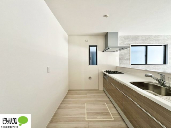 �L�b�`���@�{�H��ʐ^�@�V�z�Ȃ�ł͂̃s�J�s�J�̃L�b�`���͖����̂��������y�������Ă���܂��ˁB