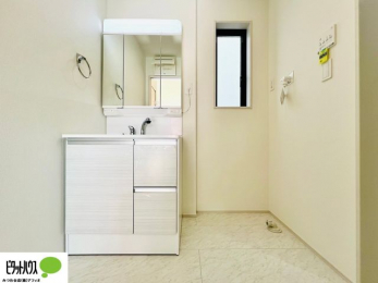 �L�b�`���@�l�C�̃J�E���^�[�L�b�`������́A���r���O�ɂ��邲�Ƒ��̗l�q���f���܂�
