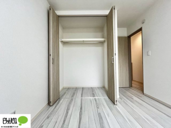 �q�������@���ꂼ��̂������Ɏ��[�X�y�[�X������̂Ńv���C�x�[�g�ȉו����g�߂ɒu�����Ƃ��ł��܂��B