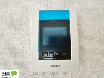 �@������Ԃ����S��TV���j�^�[�t���C���^�[�z��