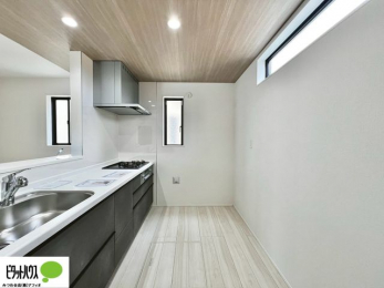 �L�b�`���@�V�z�Ȃ�ł͂̃s�J�s�J�̃L�b�`���͖����̂��������y�������Ă���܂��ˁB