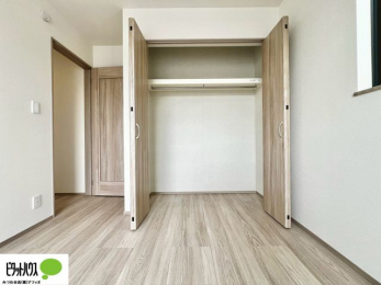 �q�������@�傫�Ȏ��[�͂��m����ׂ����G�݂������Ղ肵�܂��܂��B