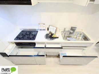 �L�b�`���@�R�����͊�����3���B�O�����@�\�t���œ����������\�Ȃ̂ŁA�����I�ɂ��������o���܂��B���ʂ̏��Ȃ��f�U�C���Ȃ̂ŁA���������y�X�B