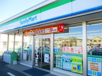 ���ӊ��@�t�@�~���[�}�[�g�s���܈䔒���ʂ�X �k��5���B 400m