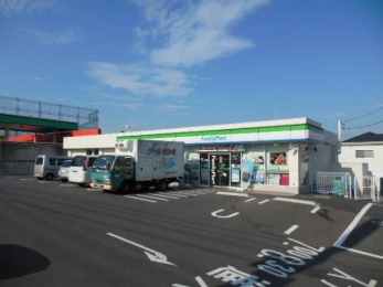 ���ӊ��@�t�@�~���[�}�[�g���˗�����X �k��7���B 550m