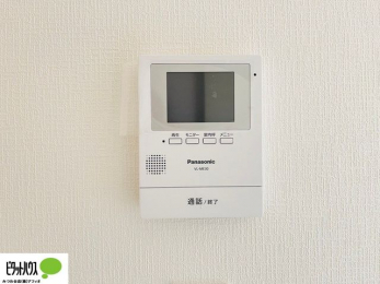 ���̑��@�{�H��ʐ^�@������Ԃ����S��TV���j�^�[�t���C���^�[�z��