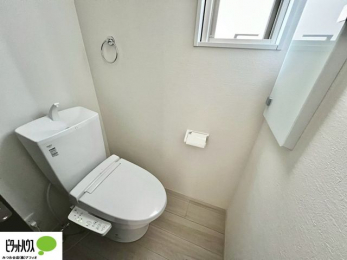 �g�C���@�{�H��ʐ^�F1�E2�K�E�H�V�����b�g�g�C�������B