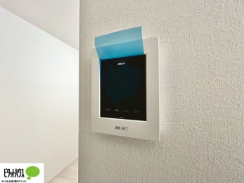 ���̑��@�{�H��ʐ^�F������Ԃ����S��TV���j�^�[�t���C���^�[�z��