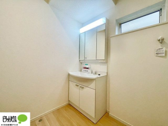 ���ʑ�E���ʏ��@�O�ʋ��̗���A�V���N���ȂǑ������[��������A�L�X�Ƃ������ʉ��ϑ�ł��B