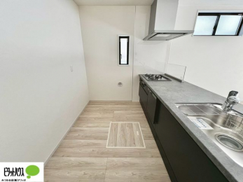 �L�b�`���@�{�H��ʐ^�F�V�z�Ȃ�ł͂̃s�J�s�J�̃L�b�`���͖����̂��������y�������Ă���܂��ˁB