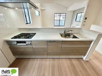 �L�b�`���@�{�H��ʐ^�@�V�z�Ȃ�ł͂̃s�J�s�J�̃L�b�`���͖����̂��������y�������Ă���܂��ˁB
