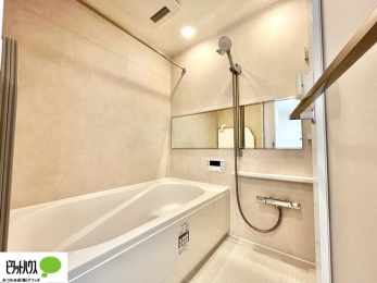 �����@�����̔�������Ă����o�X���[���͍L�X�������B�x���͂��q�l�ƈꏏ�ɗV�тȂ������܂��ˁB