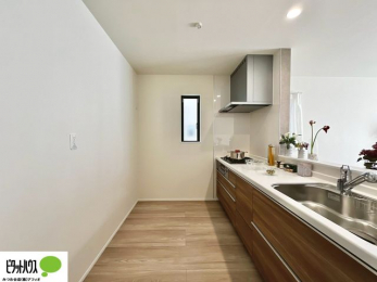 �L�b�`���@�{�H��ʐ^�@�V�z�Ȃ�ł͂̃s�J�s�J�̃L�b�`���͖����̂��������y�������Ă���܂��ˁB