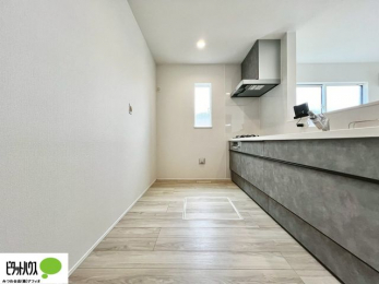 �L�b�`���@�{�H��ʐ^�@�V�z�Ȃ�ł͂̃s�J�s�J�̃L�b�`���͖����̂��������y�������Ă���܂��ˁB