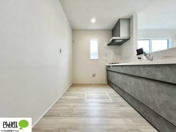 �L�b�`���@�{�H��ʐ^�@�V�z�Ȃ�ł͂̃s�J�s�J�̃L�b�`���͖����̂��������y�������Ă���܂��ˁB