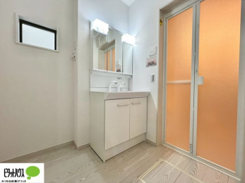���ʑ�E���ʏ��@�{�H��ʐ^�@�V�����[�t���O�ʋ����ʑ�B�㕔�ɂ����[�X�y�[�X������A�������X�b�L���Еt���܂�