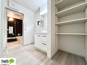 ���ʑ�E���ʏ��@�{�H��ʐ^�@�O�ʋ��̗���A�V���N���ȂǑ������[��������A�L�X�Ƃ������ʉ��ϑ�ł��B