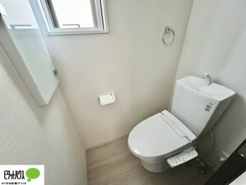 �g�C���@�{�H��ʐ^�F1�E2�K�E�H�V�����b�g�g�C�������B