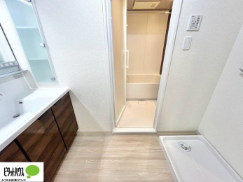 �G���g�����X�@�����h���[�X�y�[�X