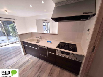 �L�b�`���@�V�z�Ȃ�ł͂̃s�J�s�J�̃L�b�`���͖����̂��������y�������Ă���܂��ˁB