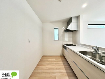 �L�b�`���@�{�H��ʐ^�@�V�z�Ȃ�ł͂̃s�J�s�J�̃L�b�`���͖����̂��������y�������Ă���܂��ˁB