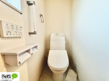 �g�C���@�{�H��ʐ^�F1�E2�K�E�H�V�����b�g�g�C�������B