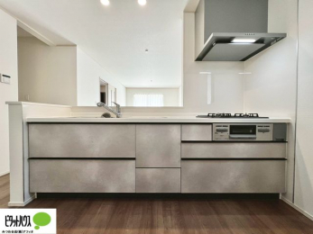 �L�b�`���@�{�H��ʐ^�@�V�z�Ȃ�ł͂̃s�J�s�J�̃L�b�`���͖����̂��������y�������Ă���܂��ˁB