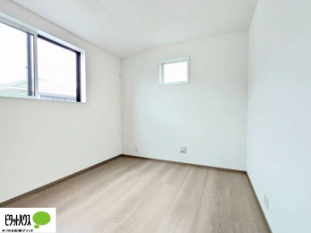���̑����ρ@�傫�ȑ����疾�邢�z�˂�������܂��B