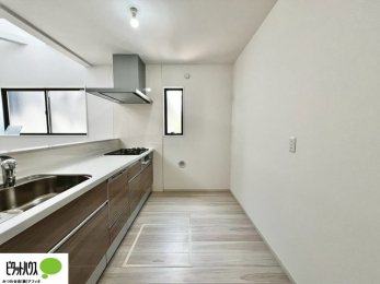 �L�b�`���@�{�H��ʐ^�@�V�z�Ȃ�ł͂̃s�J�s�J�̃L�b�`���͖����̂��������y�������Ă���܂��ˁB