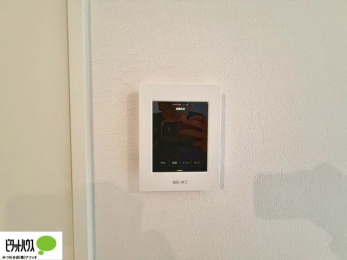 ���̑��@�{�H��ʐ^�@������Ԃ����S��TV���j�^�[�t���C���^�[�z��