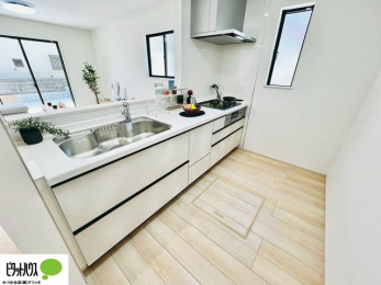 �L�b�`���@�{�H��ʐ^�@�V�z�Ȃ�ł͂̃s�J�s�J�̃L�b�`���͖����̂��������y�������Ă���܂��ˁB