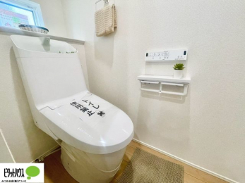 �g�C���@�{�H��ʐ^�F1�E2�K�E�H�V�����b�g�g�C�������B
