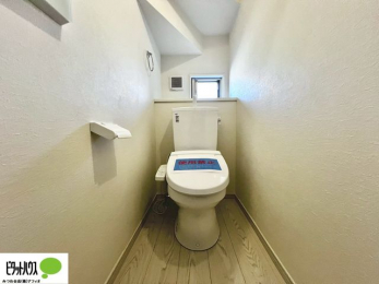 �g�C���@�{�H��ʐ^�F1�E2�K�E�H�V�����b�g�g�C�������B